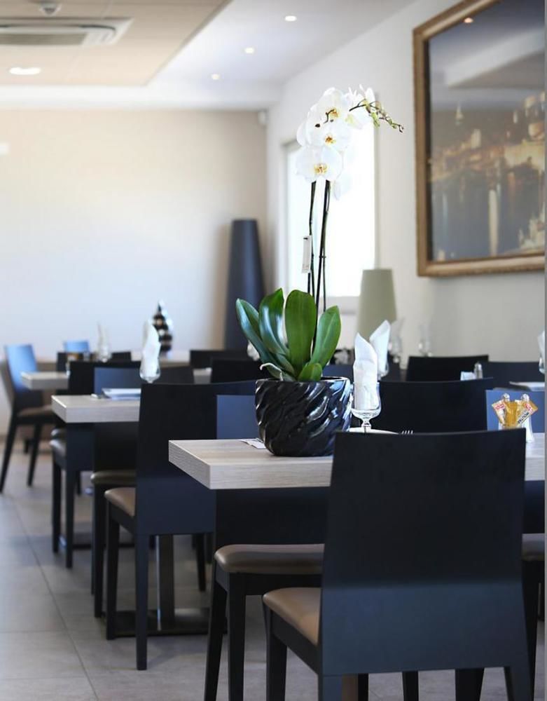 Hotel Restaurant Les Pielettes Le Rove Eksteriør billede